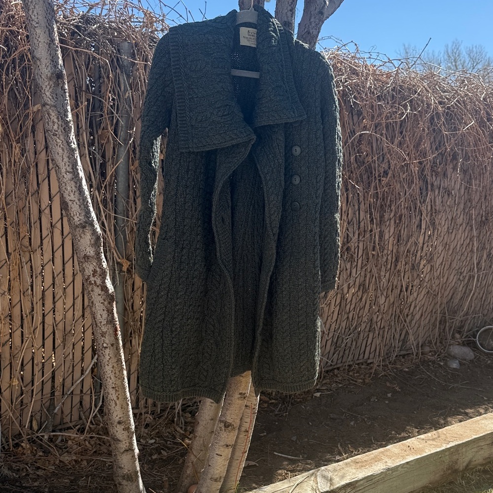 Elegant Dark Green Cable Knit Cardigan - Picture 2 of 6
